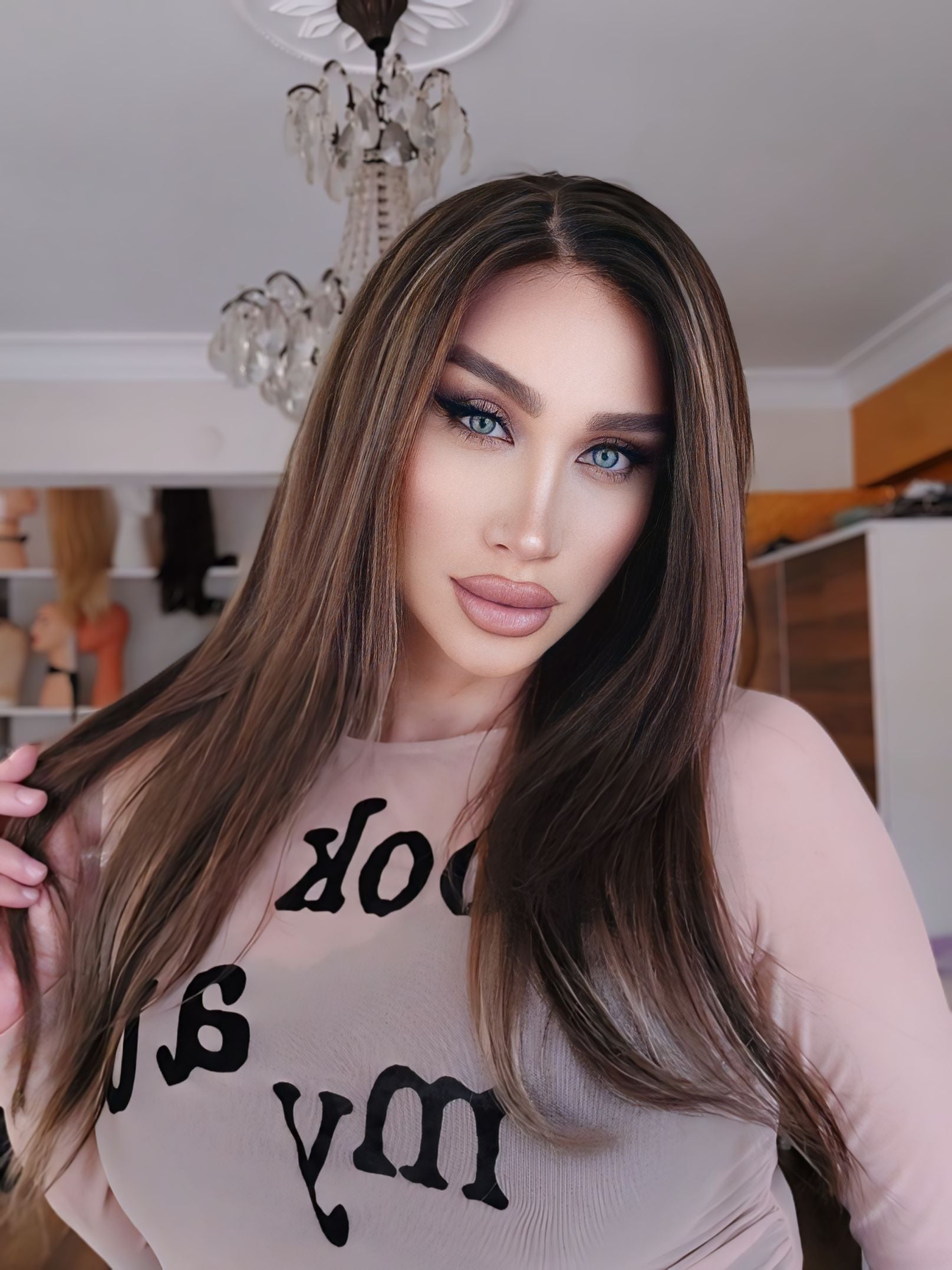 VANESSA KUMRAL IŞILTILI DANTEL PERUK ÜNİTESİ