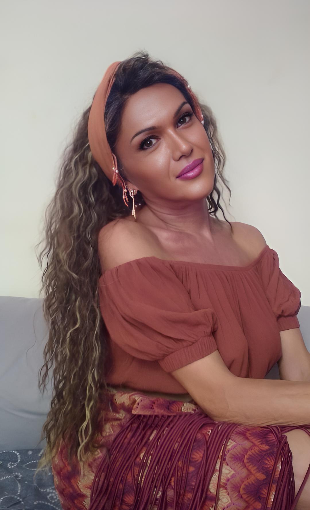 YULA KUMRAL SARIŞIN IŞILTILI  KIVIRCIK PROTEIN FIBER SENTETİK DANTEL PERUK ÜNİTESİ