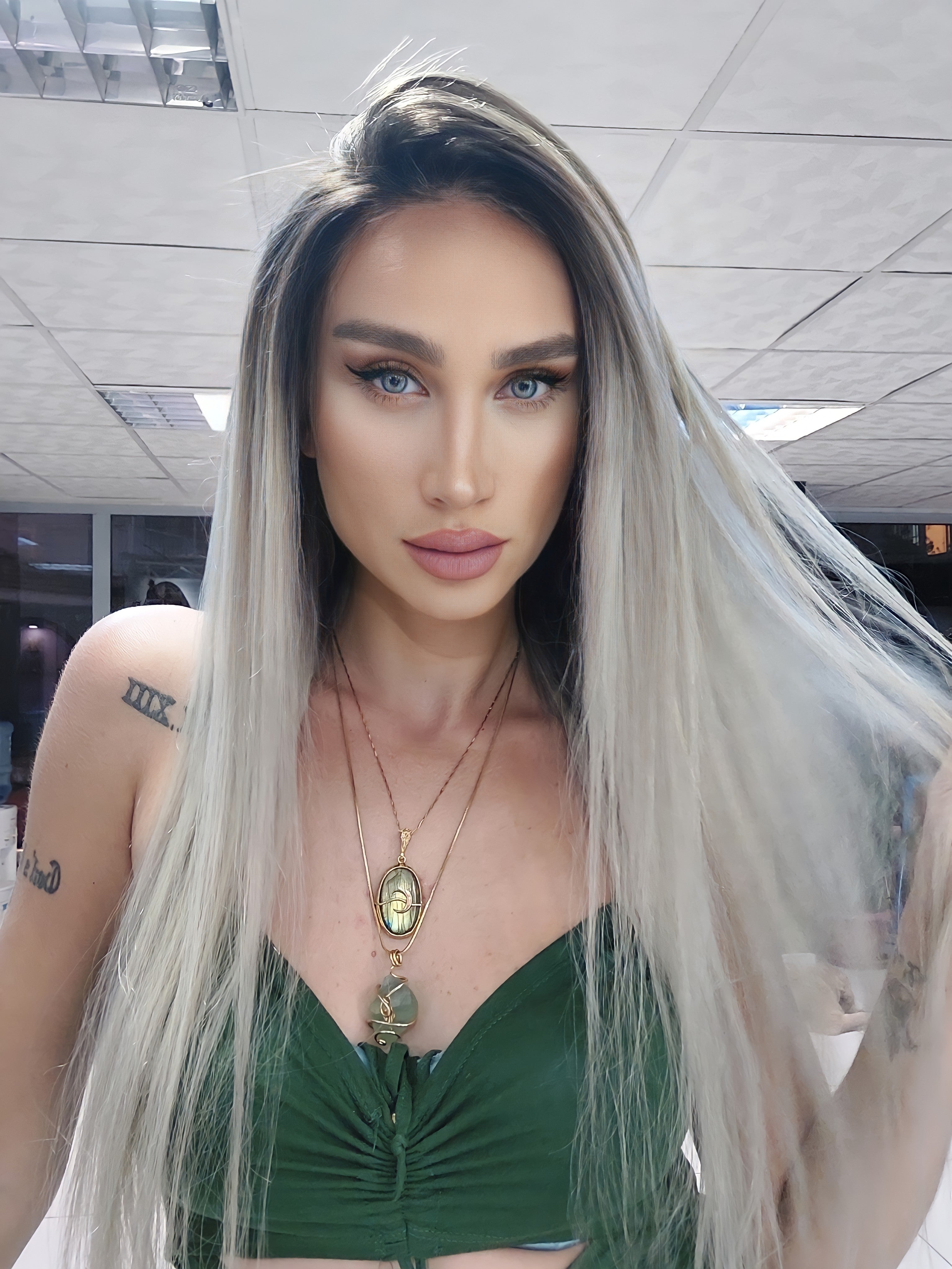 VICTORIA PLATİN SARIŞIN OMBRE DANTEL PERUK ÜNİTESİ