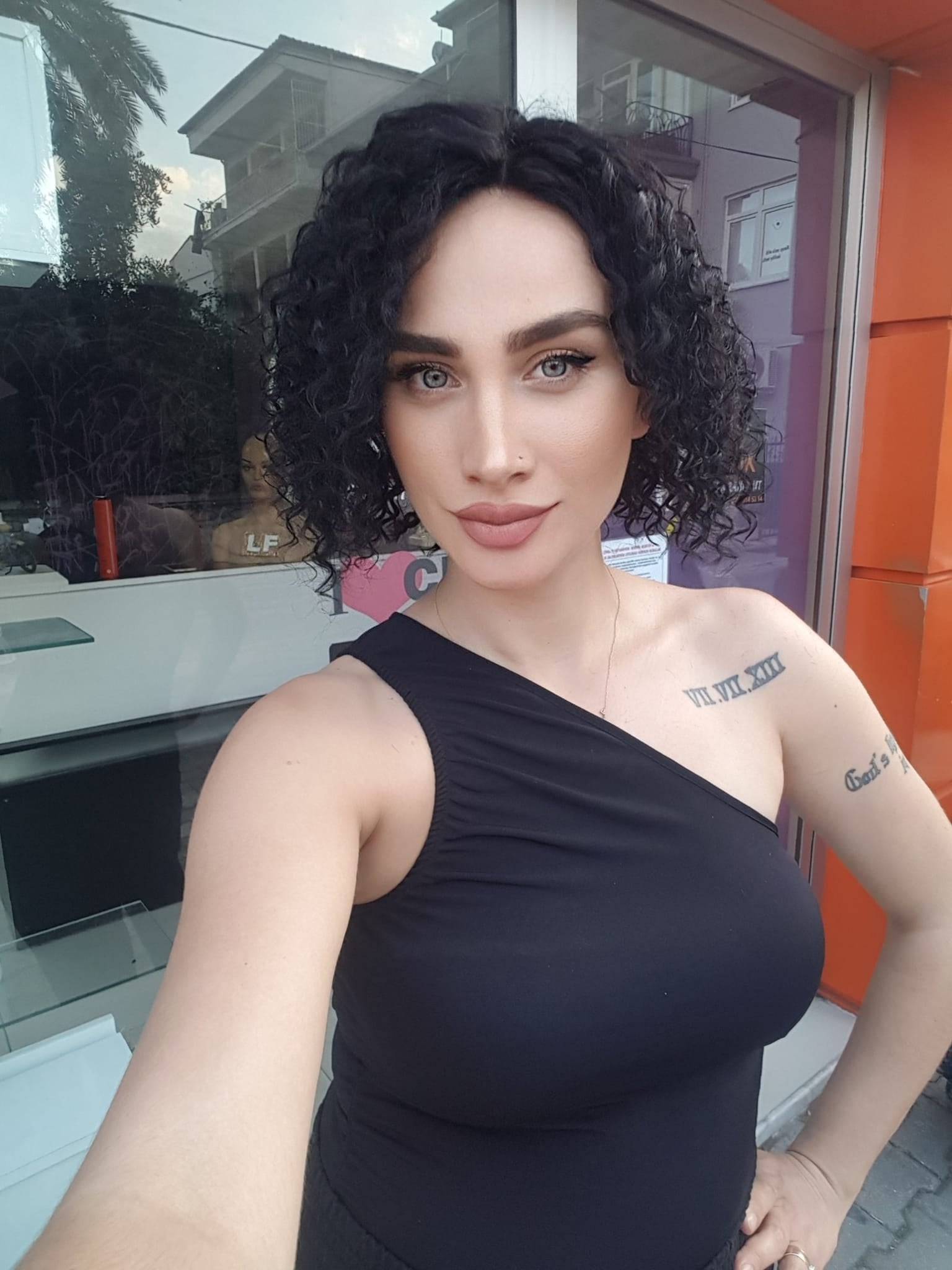 NINNA AFRO DALGALI BOB NATUREL RENK DANTEL PERUK ÜNİTESİ