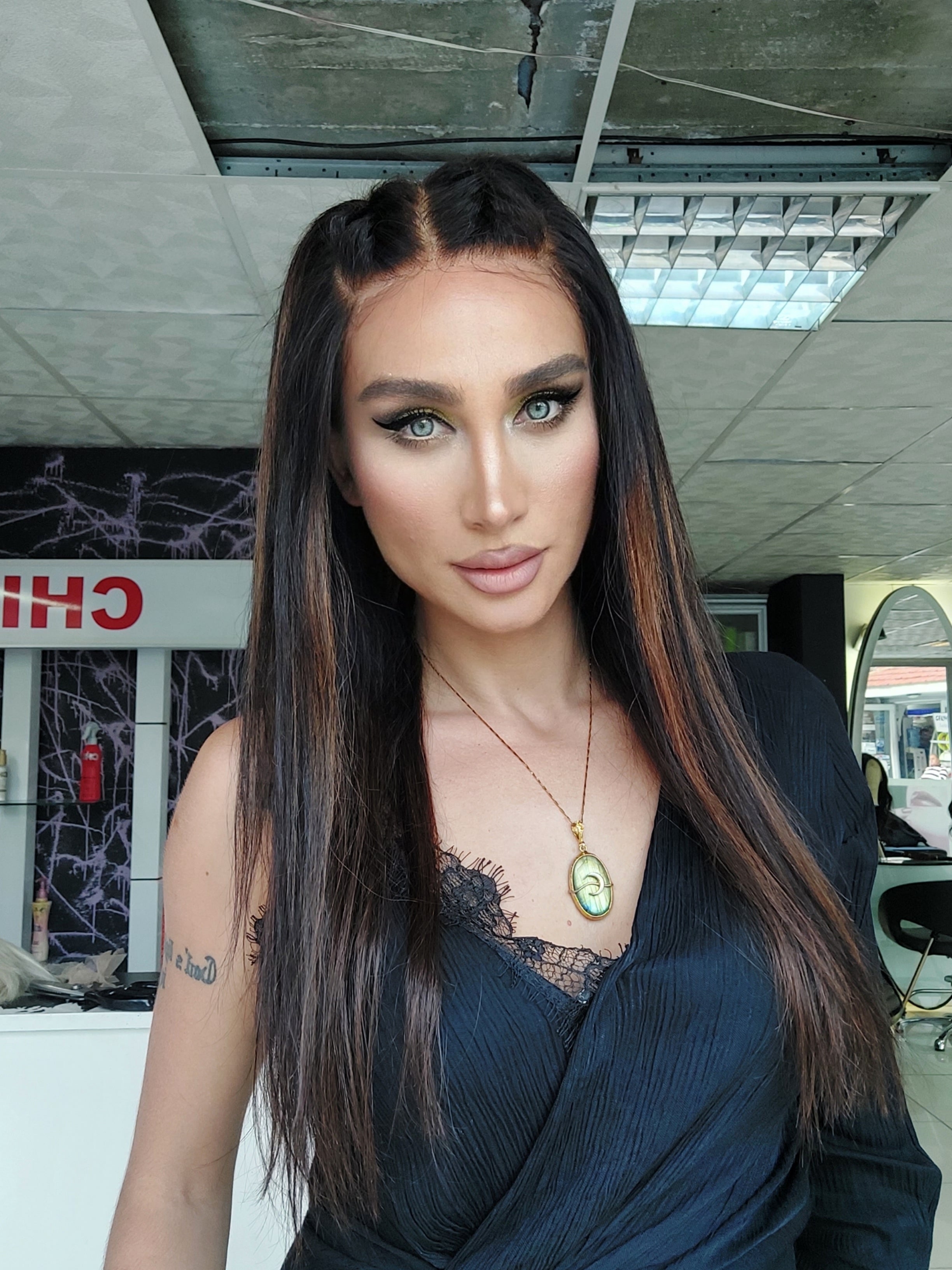 ARABELLA KOYU KAHVE DÜZ DOKULU IŞILTILI DANTEL PERUK ÜNİTESİ