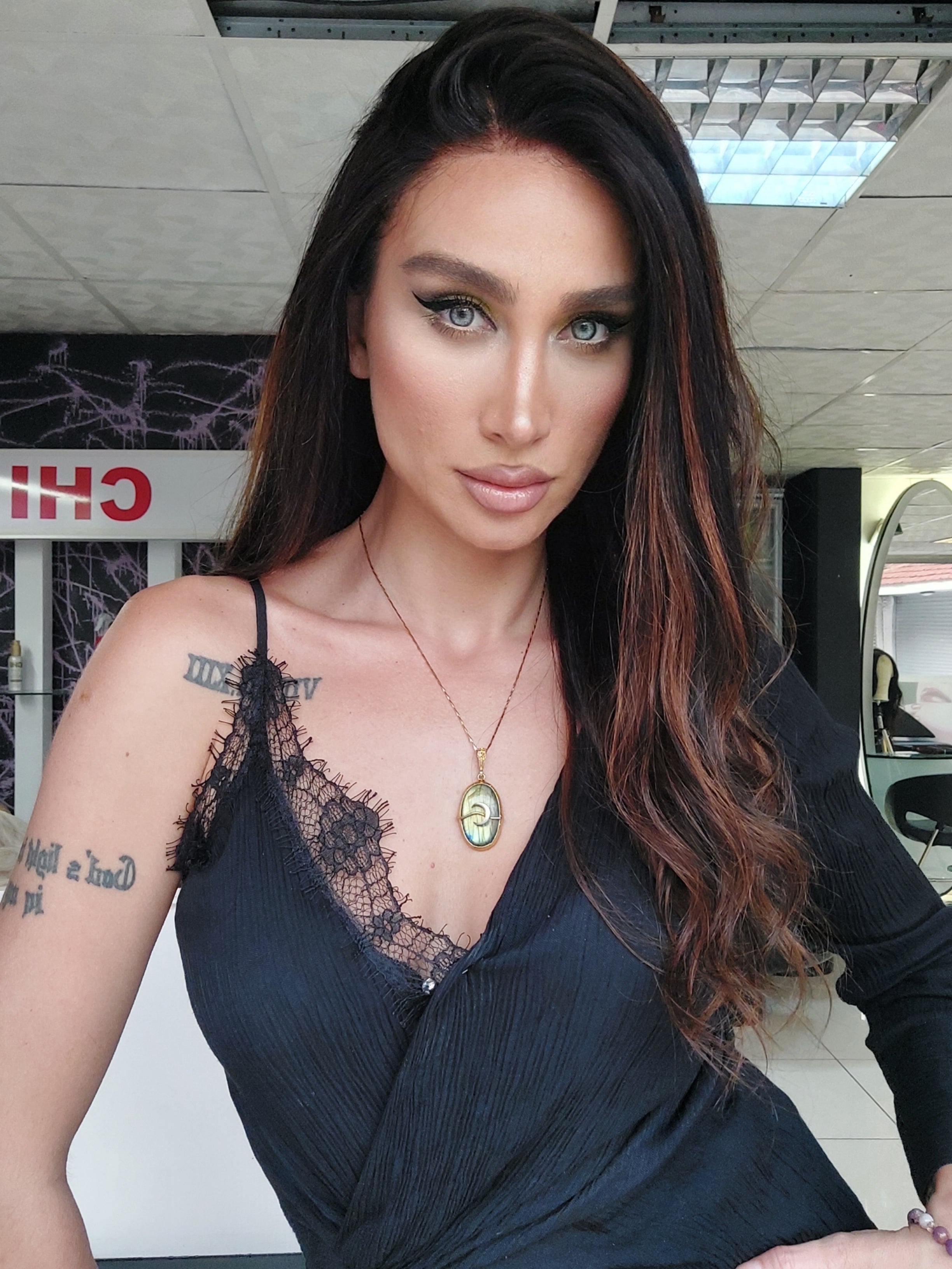ARABELLA KOYU KAHVE DALGALI DOKULU IŞILTILI DANTEL PERUK ÜNİTESİ