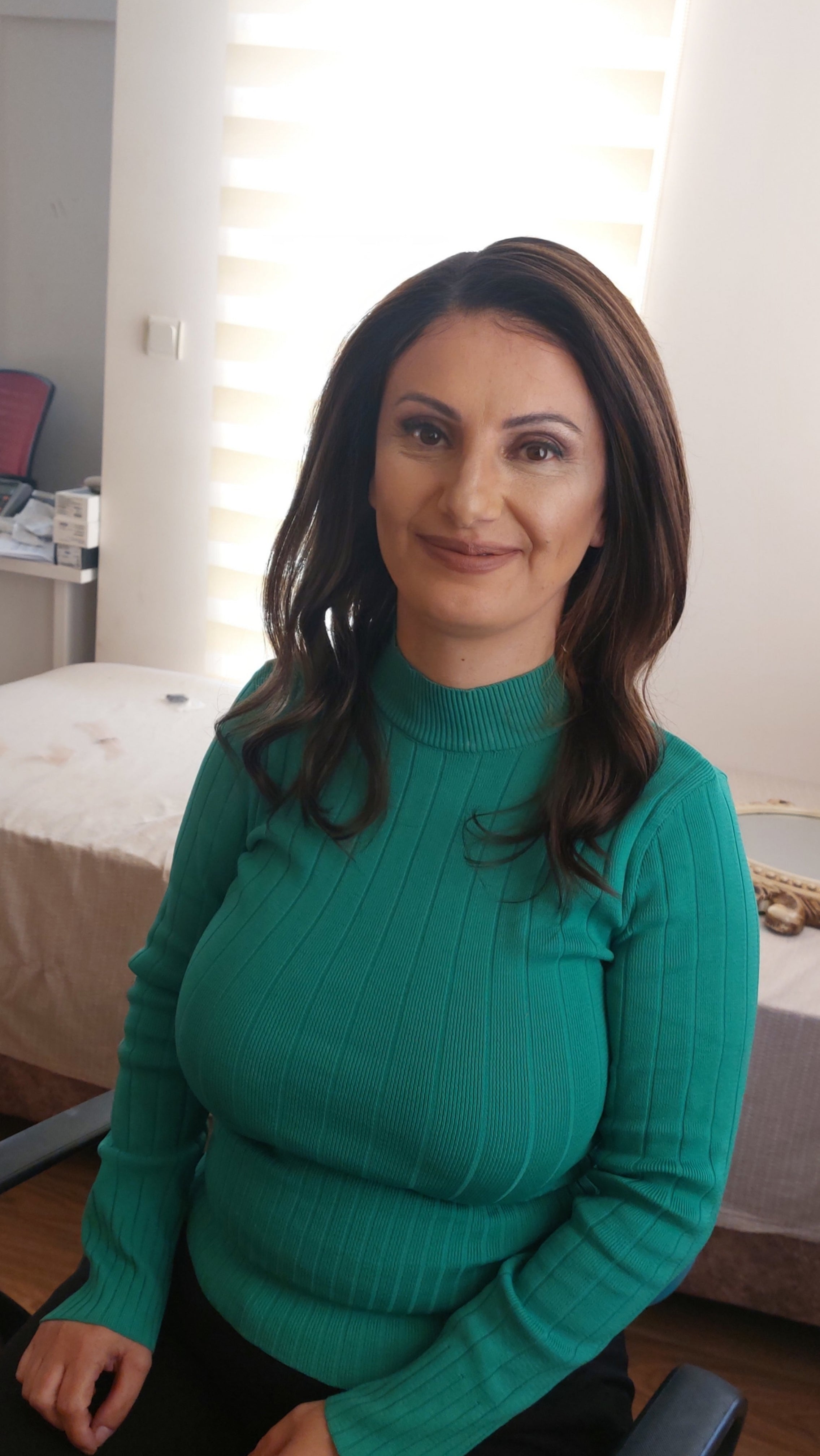 HAYLEY KOYU KAHVE IŞILTILI DANTEL PERUK ÜNİTESİ