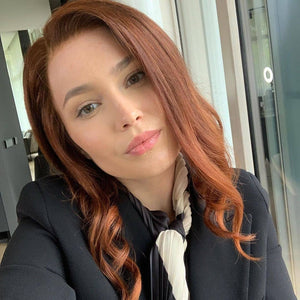 GINA BAKIR KIZIL IŞILTILI DANTEL PERUK ÜNİTESİ