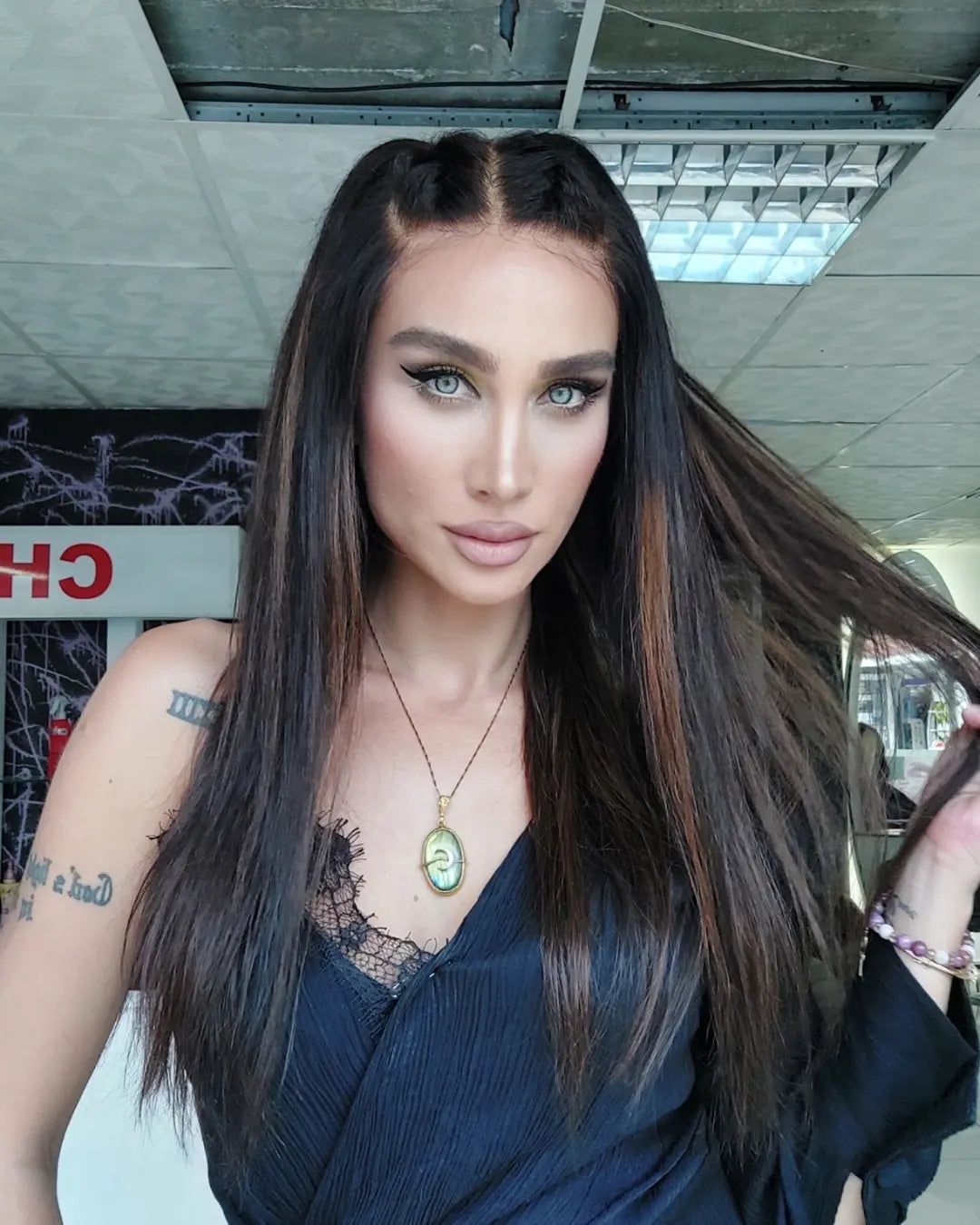 ARABELLA KOYU KAHVE DÜZ DOKULU IŞILTILI DANTEL PERUK ÜNİTESİ