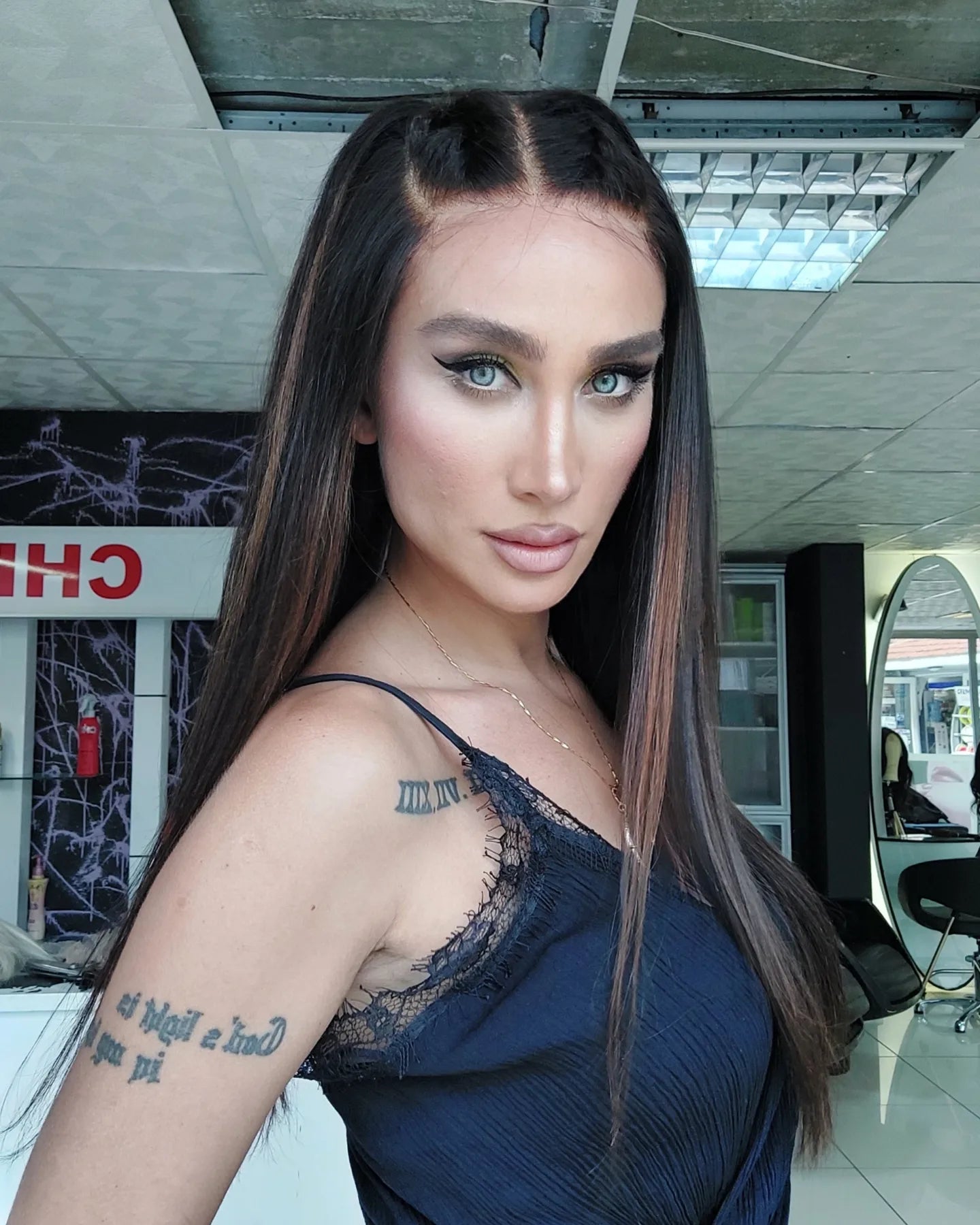 ARABELLA KOYU KAHVE DÜZ DOKULU IŞILTILI DANTEL PERUK ÜNİTESİ
