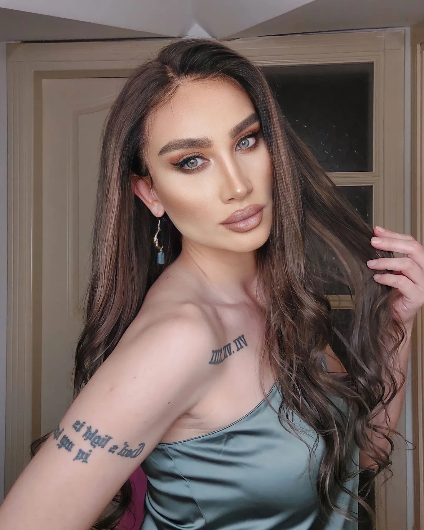 VANESSA  KUMRAL IŞILTILI DANTEL PERUK ÜNİTESİ